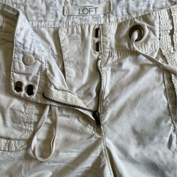 Ann Taylor LOFT Off White Light Tan Cargo Shorts Tabbed Cuffs, size 8 - Picture 4 of 7